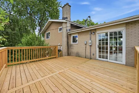 Exterior - 2524 Allison Ct, Glenview, IL 60025 photo 7 of 10