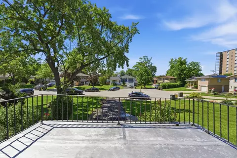 Exterior - 2524 Allison Ct, Glenview, IL 60025 photo 2 of 10
