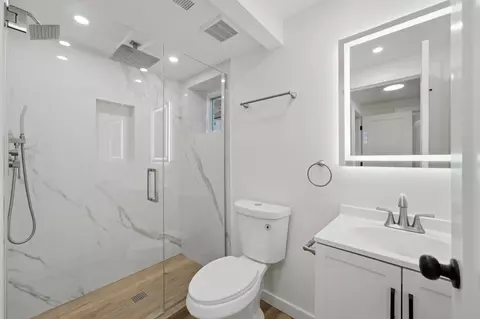 Bath - 2524 Allison Ct, Glenview, IL 60025 photo 1 of 2