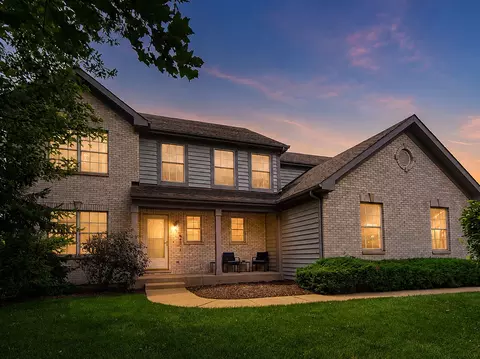 520 Barton Creek Dr, Lake In The Hills, IL 60156