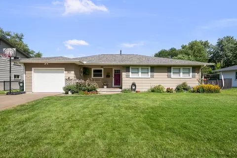 2831 Forest Rd, Davenport, IA 52803
