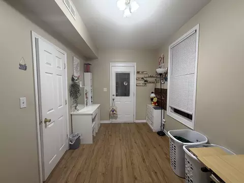 Entry Way - 7638 W 61st Pl, Summit, IL 60501 photo 1 of 3