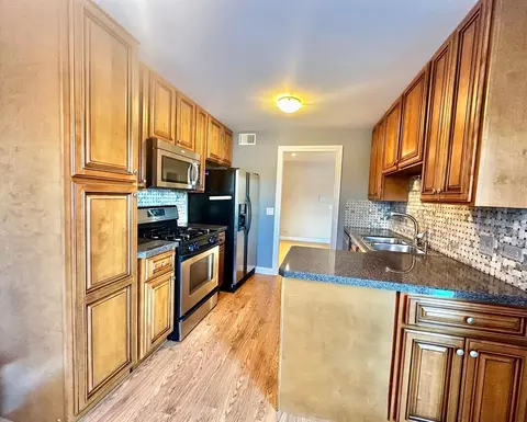 Kitchen - 575 Greystone Ln #A2, Wheeling, IL 60090 photo 4 of 4