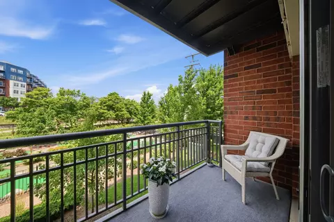 Exterior - 255 E Liberty Dr #305-2, Wheaton, IL 60187 photo 2 of 3