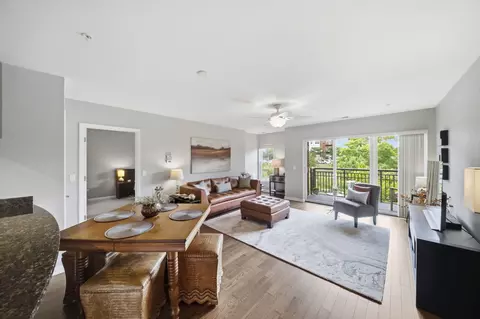 Living - 255 E Liberty Dr #305-2, Wheaton, IL 60187 photo 1 of 3