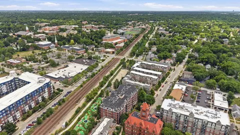 View/Area - 255 E Liberty Dr #305-2, Wheaton, IL 60187 photo 4 of 7