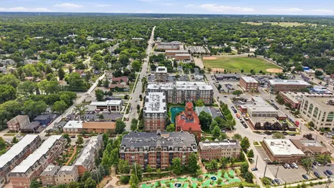 View/Area - 255 E Liberty Dr #305-2, Wheaton, IL 60187 photo 5 of 7