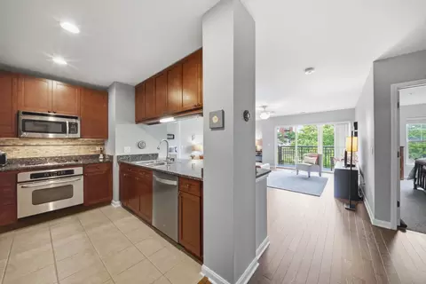 Kitchen - 255 E Liberty Dr #305-2, Wheaton, IL 60187 photo 1 of 3