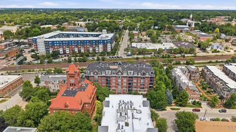 View/Area - 255 E Liberty Dr #305-2, Wheaton, IL 60187 photo 1 of 7