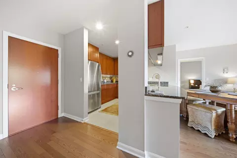 Entry Way - 255 E Liberty Dr #305-2, Wheaton, IL 60187 photo 1 of 1