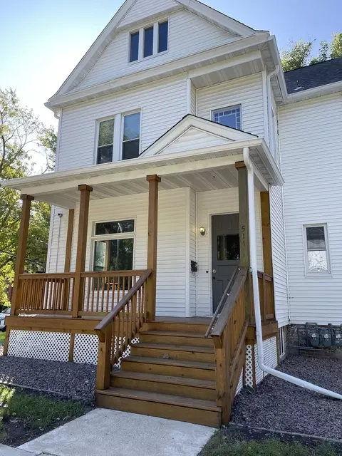 Exterior - 511 Douglas St, Bloomington, IL 61701 photo 2 of 9