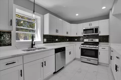 Kitchen - 735 E 105th St, Chicago, IL 60628 photo 4 of 6