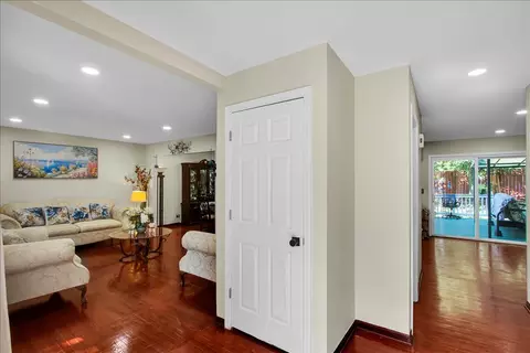 Entry Way - 628 Primrose Ln, Schaumburg, IL 60194 photo 1 of 2