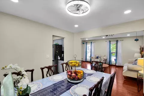 Dining - 628 Primrose Ln, Schaumburg, IL 60194 photo 2 of 2