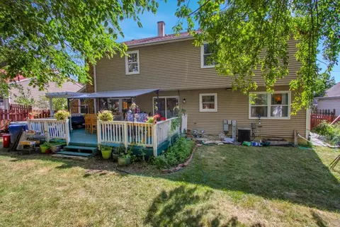 Exterior - 628 Primrose Ln, Schaumburg, IL 60194 photo 4 of 5