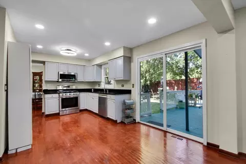 Kitchen - 628 Primrose Ln, Schaumburg, IL 60194 photo 1 of 2