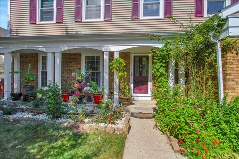 Exterior - 628 Primrose Ln, Schaumburg, IL 60194 photo 2 of 5