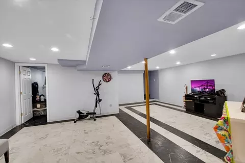 Entry Way - 628 Primrose Ln, Schaumburg, IL 60194 photo 2 of 2