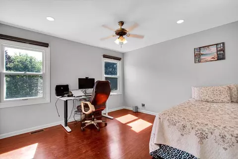 Bedroom - 628 Primrose Ln, Schaumburg, IL 60194 photo 5 of 5
