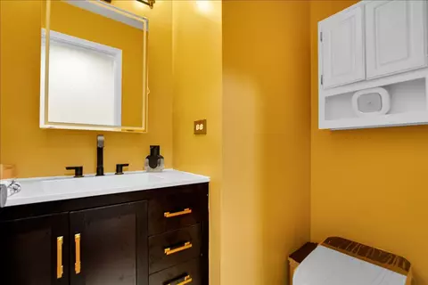 Bath - 628 Primrose Ln, Schaumburg, IL 60194 photo 1 of 3