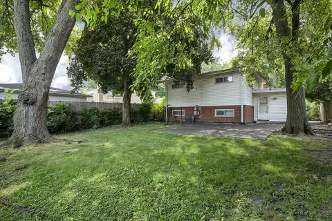 Undisclosed, Glenview, IL 60025 photo 2
