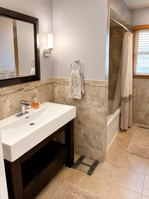 Bath - 431 S Jean St, Peotone, IL 60468 photo 2 of 4