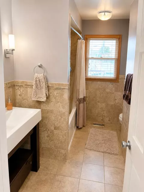 Bath - 431 S Jean St, Peotone, IL 60468 photo 1 of 4