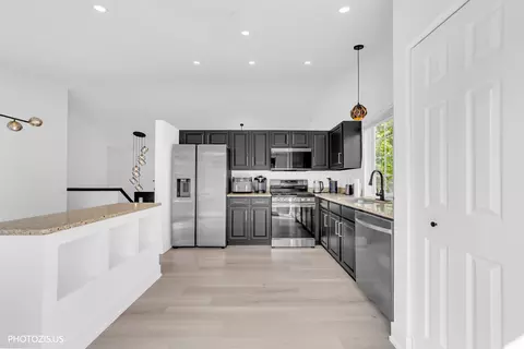Kitchen - 235 Aberdeen Dr, Algonquin, IL 60102 photo 1 of 4
