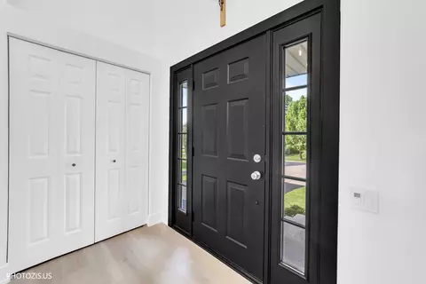 Entry Way - 235 Aberdeen Dr, Algonquin, IL 60102 photo 1 of 3