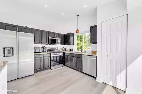 Kitchen - 235 Aberdeen Dr, Algonquin, IL 60102 photo 2 of 4