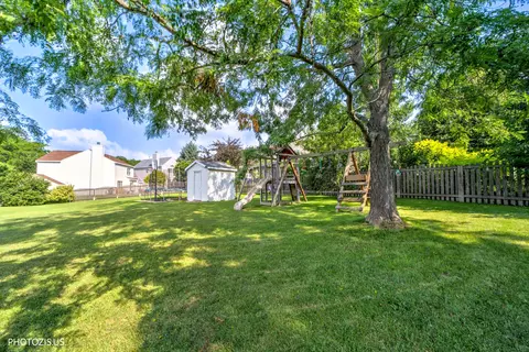Exterior - 235 Aberdeen Dr, Algonquin, IL 60102 photo 9 of 11