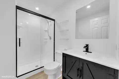 Bath - 235 Aberdeen Dr, Algonquin, IL 60102 photo 3 of 3