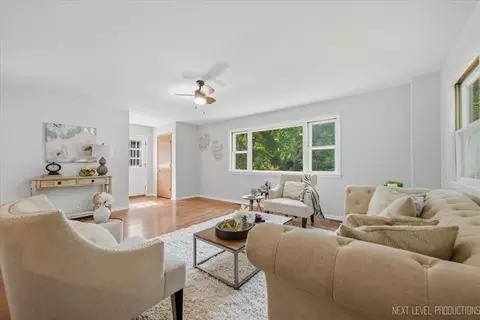 Living - 32 W183 Glos St, Wayne, IL 60184 photo 3 of 8