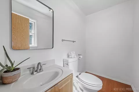 Bath - 32 W183 Glos St, Wayne, IL 60184 photo 3 of 5