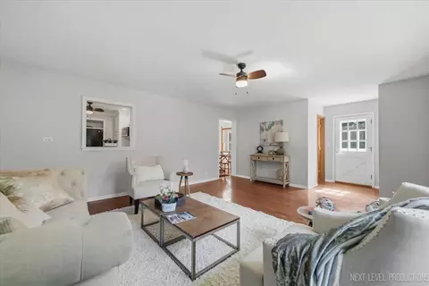 Living - 32 W183 Glos St, Wayne, IL 60184 photo 4 of 8
