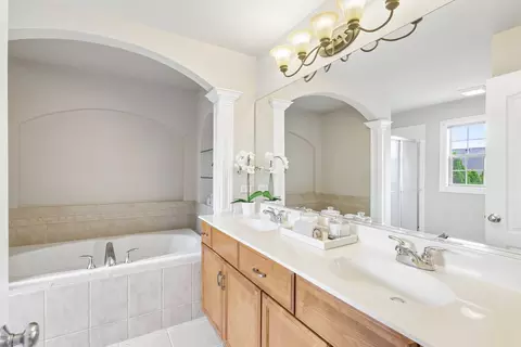 Bath - 25323 Wilson Ct, Plainfield, IL 60586 photo 3 of 7