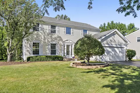 1093 W Stone Creek Cir, Crystal Lake, IL 60014