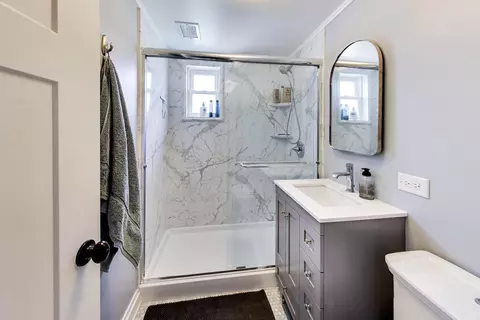 Bath - 703 Webster Ave, Wheaton, IL 60187 photo 2 of 2