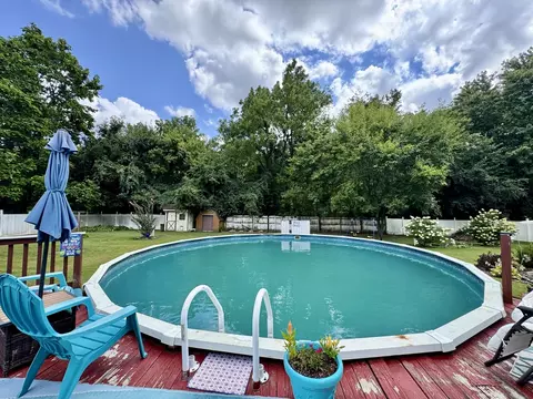 Exterior - 204 W Parrish Ave, Benton, IL 62812 photo 6 of 12