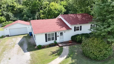 Other - 204 W Parrish Ave, Benton, IL 62812 photo 2 of 7