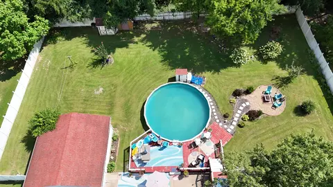 Exterior - 204 W Parrish Ave, Benton, IL 62812 photo 3 of 12