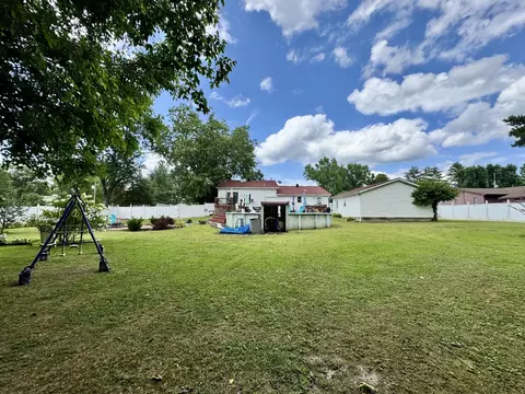 Exterior - 204 W Parrish Ave, Benton, IL 62812 photo 10 of 12