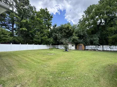 Exterior - 204 W Parrish Ave, Benton, IL 62812 photo 9 of 12