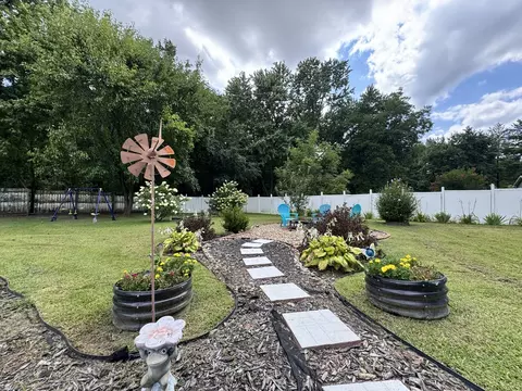 Exterior - 204 W Parrish Ave, Benton, IL 62812 photo 8 of 12