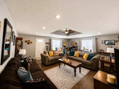 Living - 204 W Parrish Ave, Benton, IL 62812 photo 1 of 3