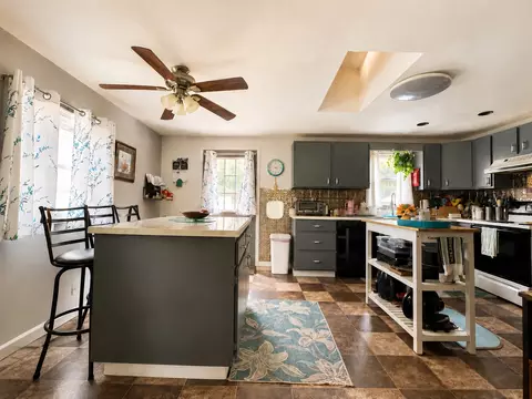 Kitchen - 204 W Parrish Ave, Benton, IL 62812 photo 1 of 2