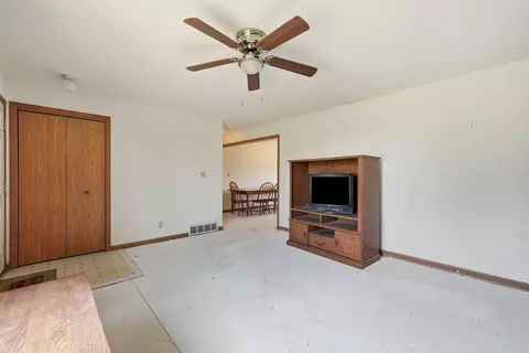 Living - 2961 W 2000s Rd, Kankakee, IL 60901 photo 3 of 3