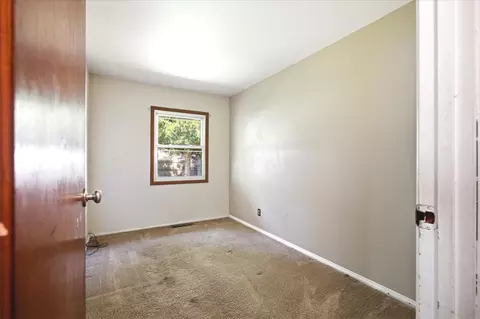 Bedroom - 1329 Chippewa Dr, Ottawa, IL 61350 photo 1 of 10