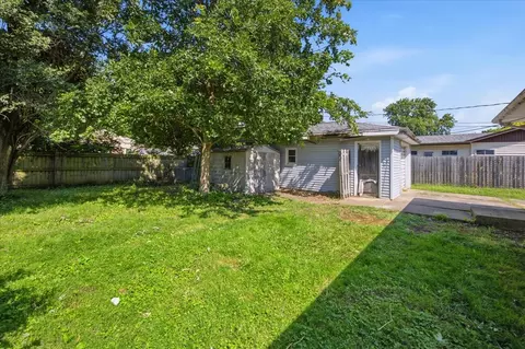 Exterior - 1329 Chippewa Dr, Ottawa, IL 61350 photo 7 of 8