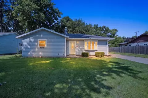 Exterior - 1329 Chippewa Dr, Ottawa, IL 61350 photo 2 of 8